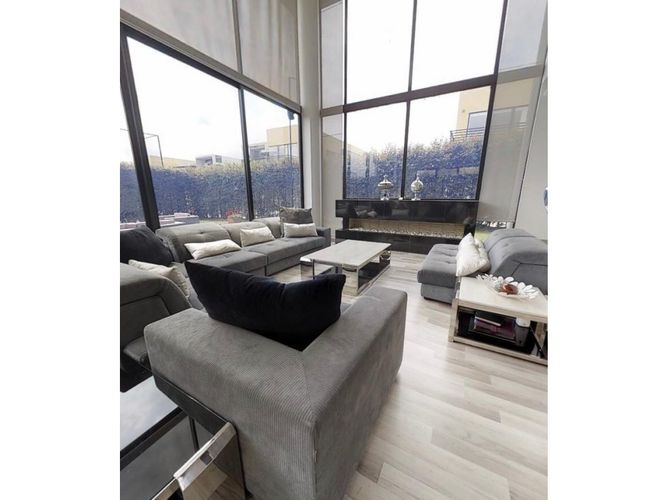Casa de 4 alcobas en venta en Pueblo Viejo, Cota, 310 m² · foto 2 de 24