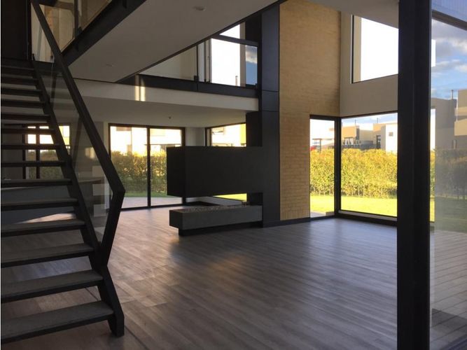 Casa de 3 alcobas en arriendo en Pueblo Viejo, Cota, 207 m² · foto 2 de 17