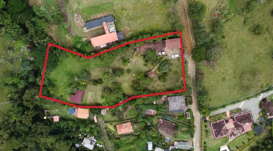 Finca en venta en Zarzal Curzao, Copacabana, 250 m² · foto 6 de 13