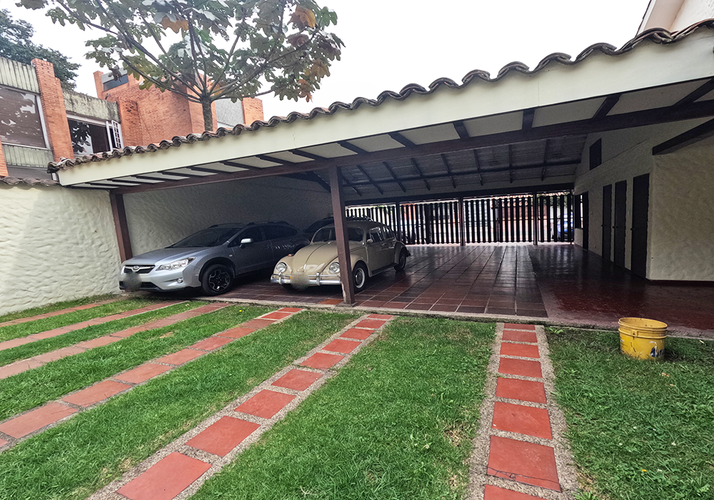 Casa de 3 alcobas en venta en La Calleja, Bogotá, 297 m² · foto 3 de 24