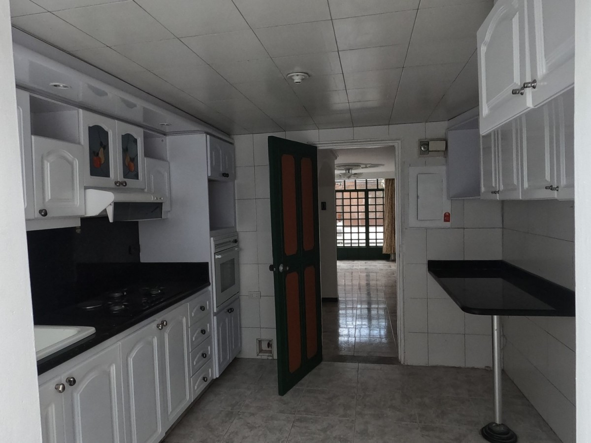 Casa en venta en Santa Barbara Central, Bogotá · foto 3 de 24