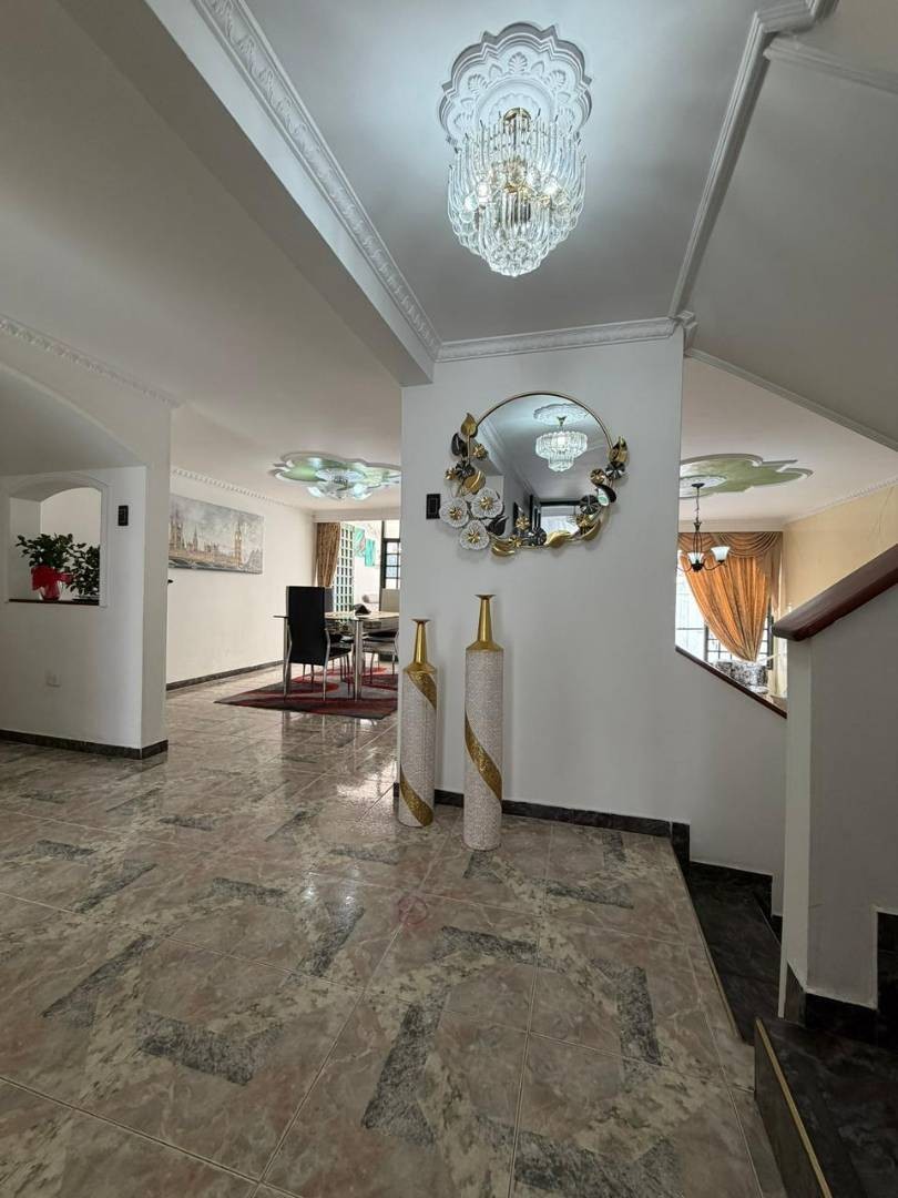 Casa en venta en Santa Barbara Central, Bogotá · foto 6 de 24