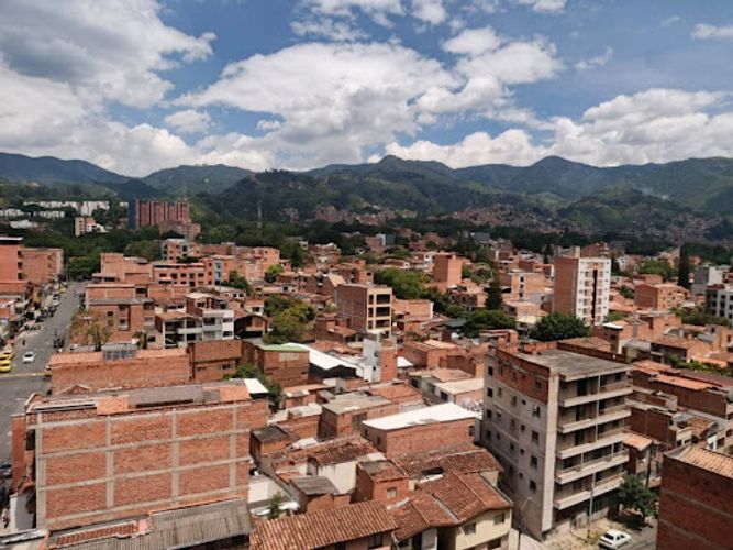 Apartamento de 2 alcobas en arriendo en La America, Medellín, 36 m² · foto 2 de 15