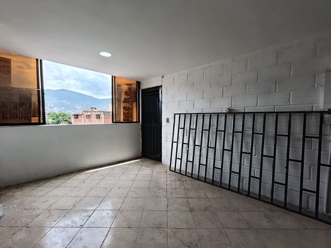 Bodega en arriendo en Suramérica, Itagüí, 114 m² · foto 12 de 17