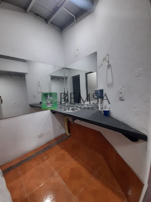 Bodega en arriendo en San Diego, Medellín, 140 m² · foto 13 de 17