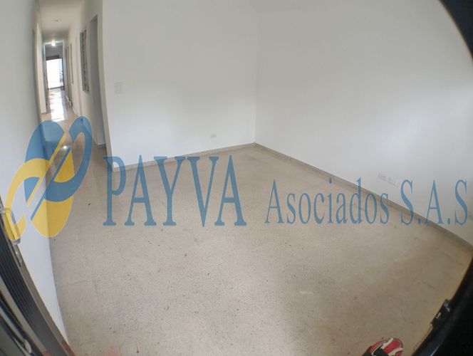 Casa de 5 alcobas en arriendo en Las Acacias, Medellín, 215 m² · foto 3 de 17