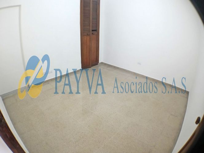 Casa de 5 alcobas en arriendo en Las Acacias, Medellín, 215 m² · foto 4 de 17