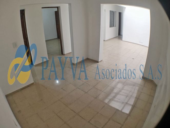 Casa de 5 alcobas en arriendo en Las Acacias, Medellín, 215 m² · foto 8 de 17