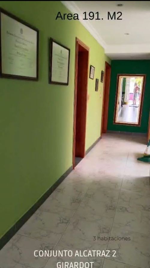 Casa de 3 alcobas en venta en Miraflores, Girardot, 191 m² · foto 8 de 11