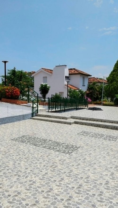 Casa de 3 alcobas en venta en Miraflores, Girardot, 191 m² · foto 2 de 11