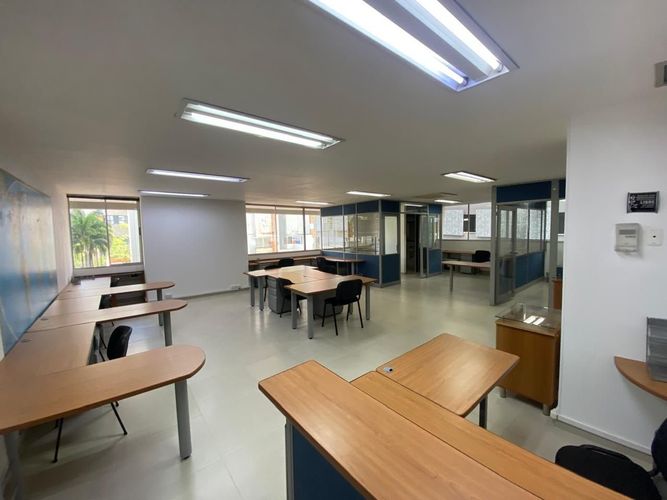 Oficina en arriendo en Los Balsos, Medellín, 100 m² · foto 2 de 20