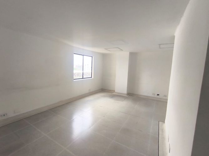 Consultorio en arriendo en Los Cambulos, Cali, 75 m² · foto 17 de 24