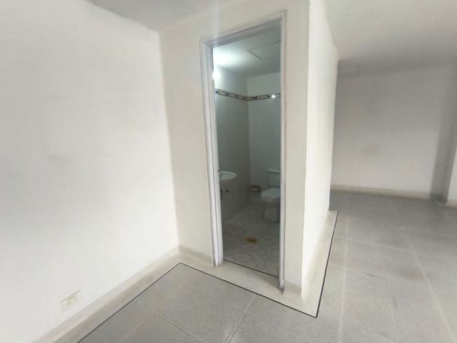 Consultorio en arriendo en Los Cambulos, Cali, 75 m² · foto 21 de 24