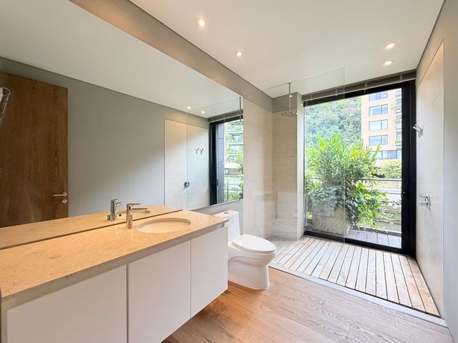 Apartamento de 2 alcobas en venta en Los Rosales, Bogotá, 212 m² · foto 15 de 24