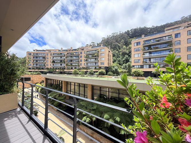 Apartamento de 2 alcobas en venta en Los Rosales, Bogotá, 212 m² · foto 22 de 24