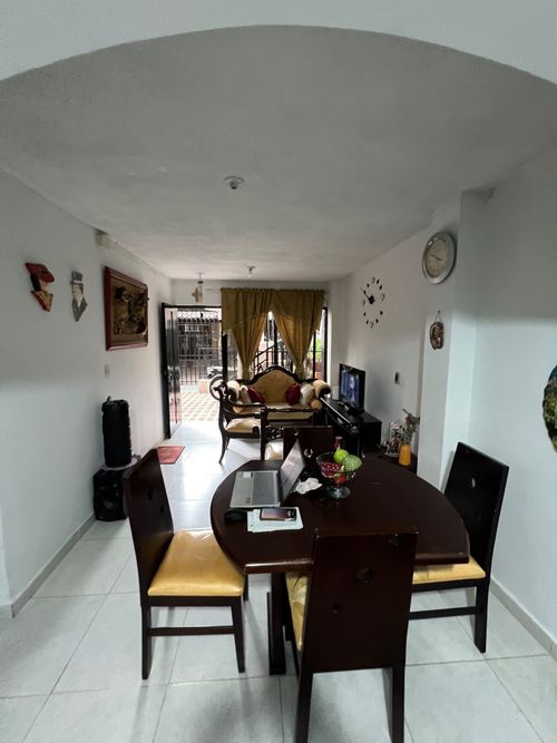 Casa de 8 alcobas en venta en Las Ceibas, Cali, 180 m² · foto 2 de 24