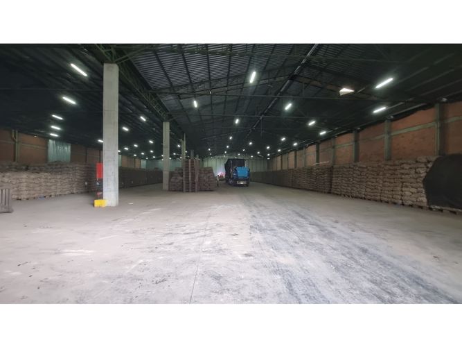 Bodega en arriendo en Conjunto Residencial Villas De Alcala, Madrid, 3750 m² · foto 3 de 3