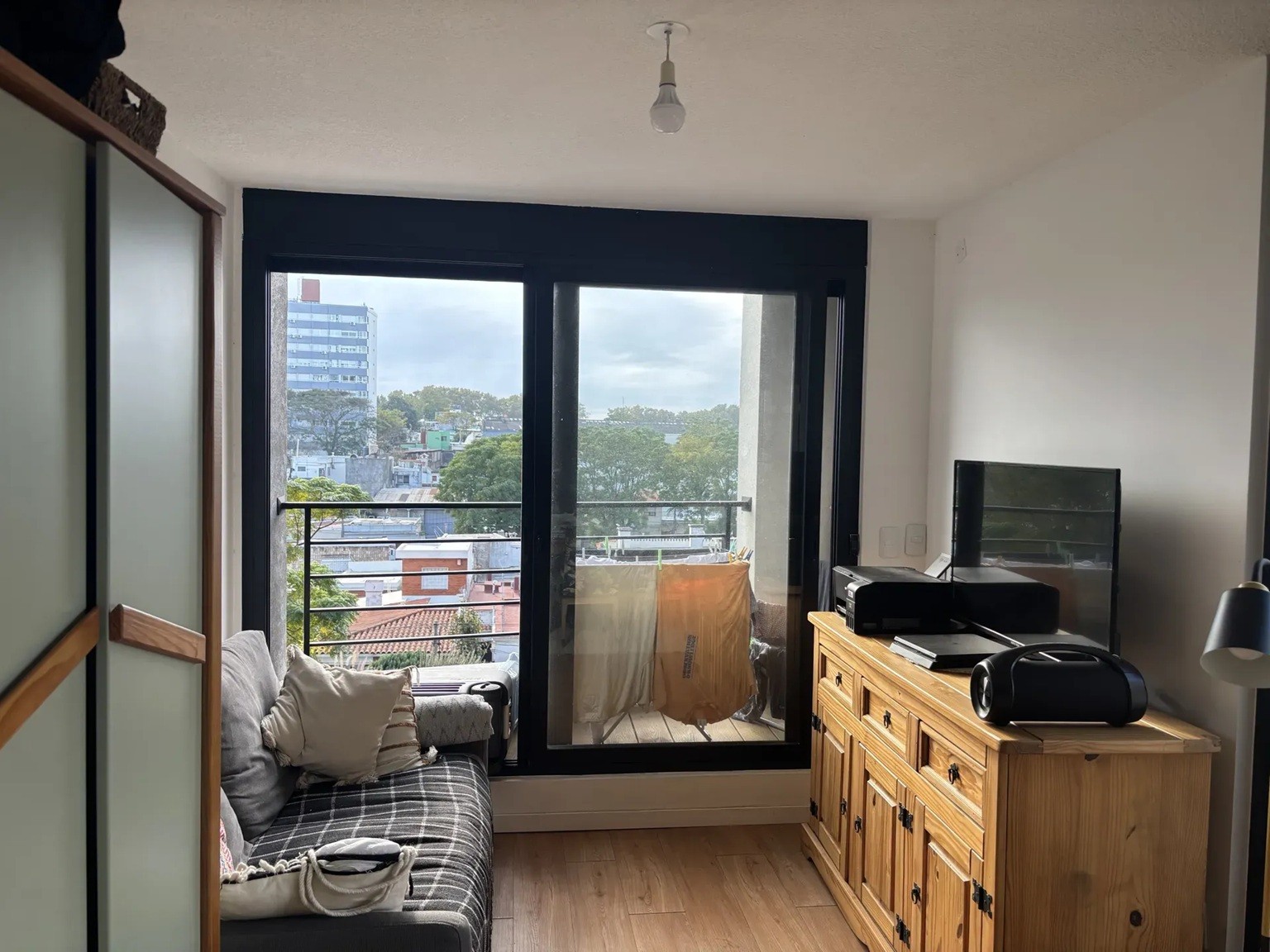 ALQUILER EN LA UNION DE 2 DORMITORIOS, EDIFICIO MODERNO, BALCON, PORTERIA, GYM, LAVADERO, SUM