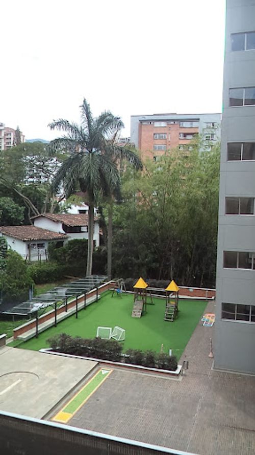 Apartamento de 2 alcobas en arriendo en Castropol, Medellín, 110 m² · foto 5 de 24