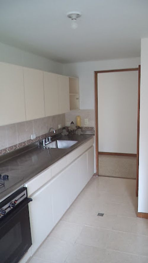 Apartamento de 2 alcobas en arriendo en Castropol, Medellín, 110 m² · foto 6 de 24