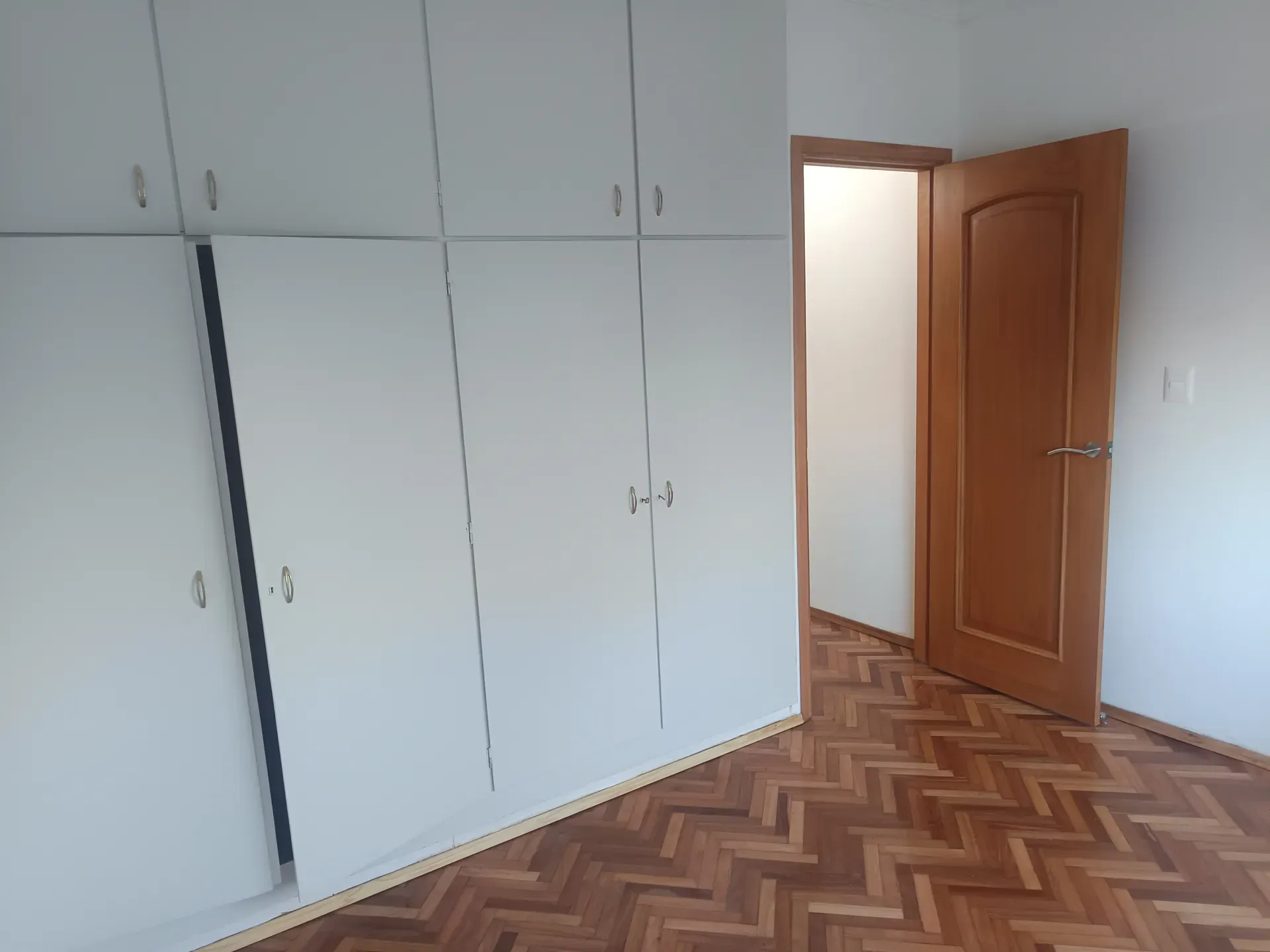 Alquiler Dúplex Dos Dormitorios Y Dos Baños, Con Cochera Y Patio En Simón Bolivar