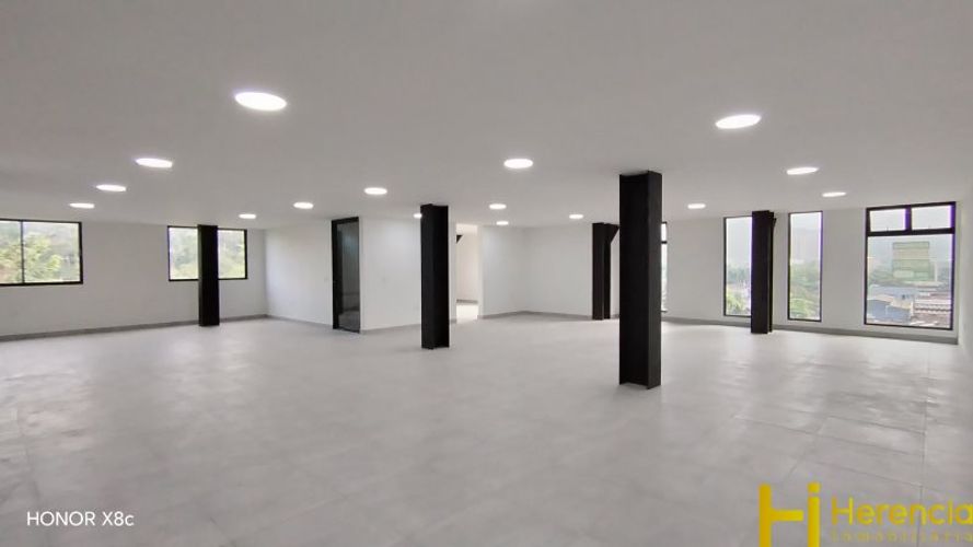 Bodega en arriendo en Tenche, Medellín, 120 m² · foto 2 de 8