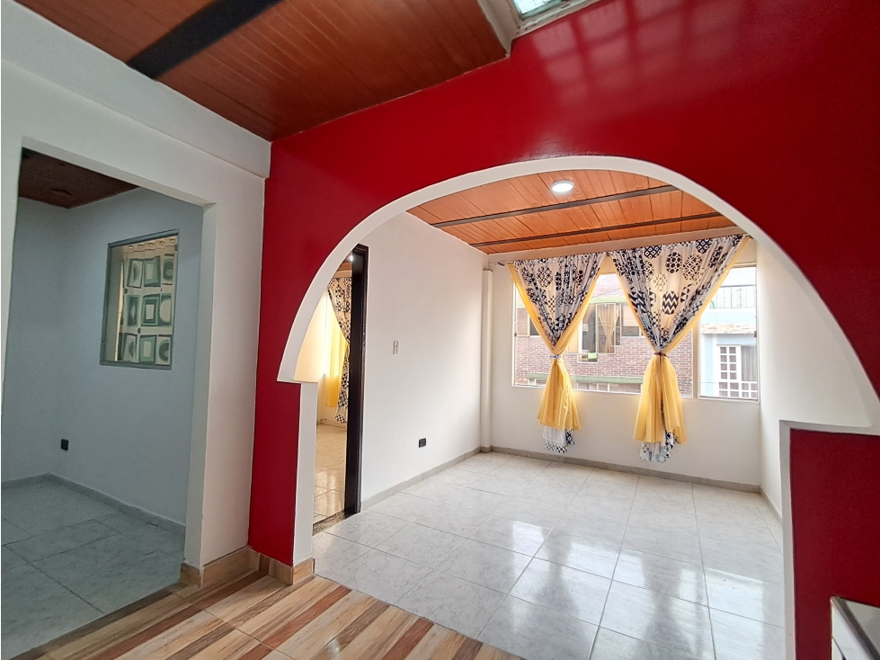 Casa en venta en Engativá, Bogotá · foto 2 de 24