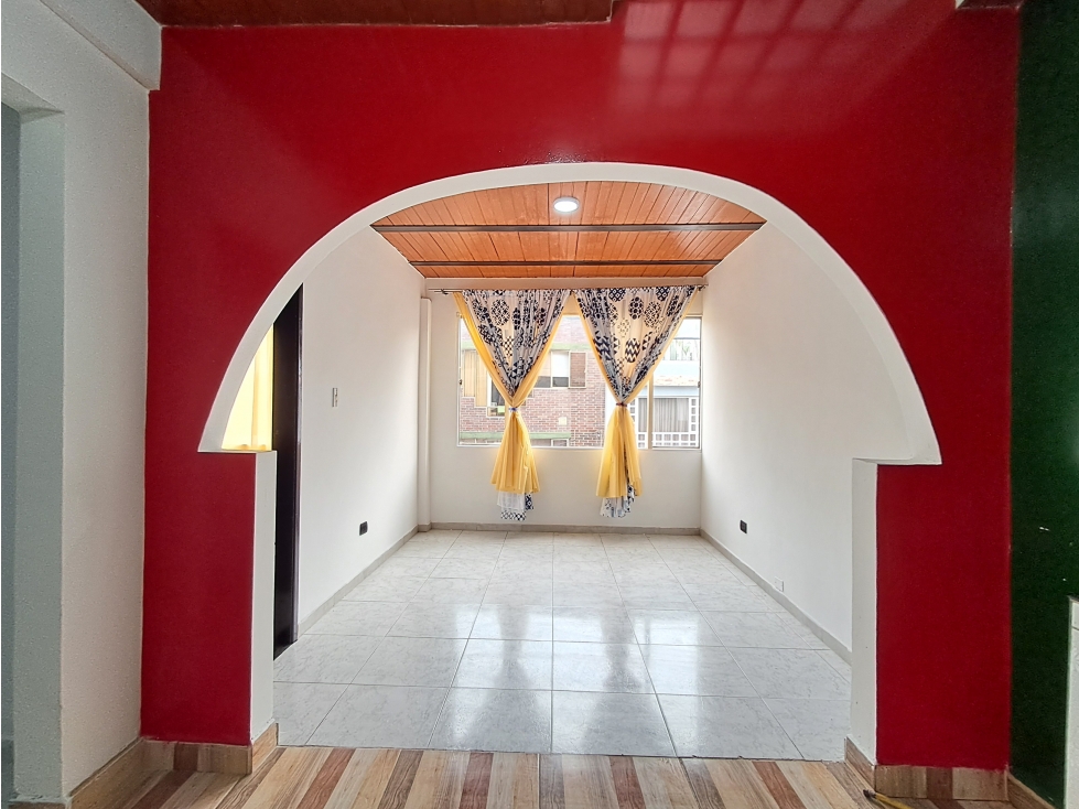 Casa en venta en Engativá, Bogotá · foto 3 de 24