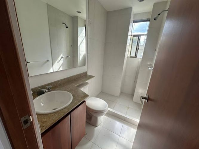 Apartaestudio en arriendo en La Visitación, Medellín, 70 m² · foto 5 de 12