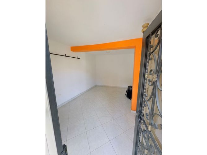 Casa de 3 alcobas en venta en Campo Valdes No.1, Medellín, 200 m² · foto 3 de 18