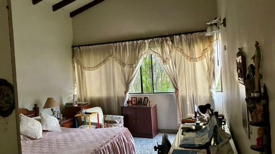 Casa de 5 alcobas en venta en Ciudad Jardin, Cali, 385 m² · foto 8 de 17