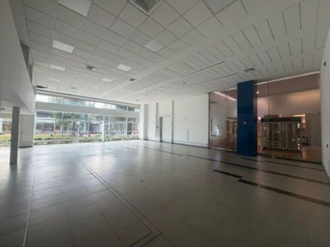 Local en arriendo en El Poblado, Medellín, 592 m² · foto 4 de 9