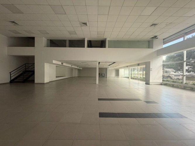 Local en arriendo en El Poblado, Medellín, 592 m² · foto 6 de 9