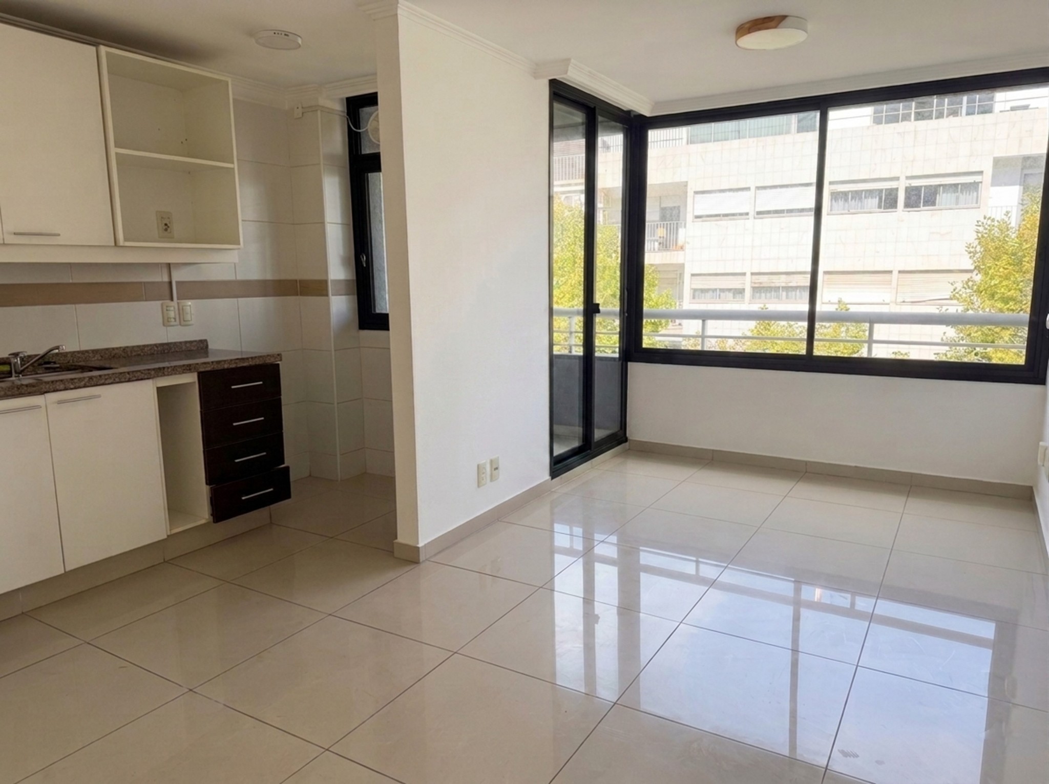 POCITOS PROX. AL MAR - ALQUILER DE APARTAMENTO - 1 DORMITORIO con TERRAZA AL FRENTE - Detalle