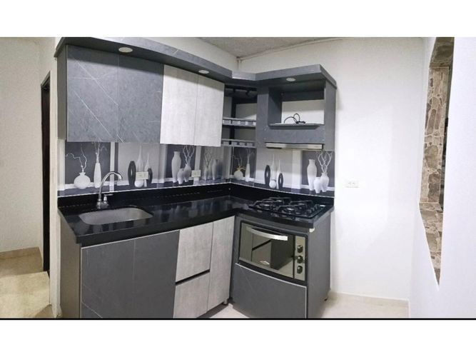 Casa de 3 alcobas en venta en Enciso, Medellín, 55 m² · foto 2 de 10