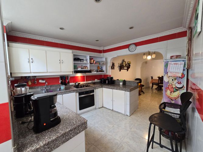 Apartamento de 3 alcobas en venta en Santa Rita, Cali, 154 m² · foto 12 de 20