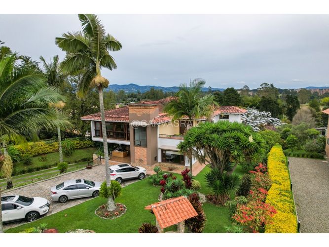 Casa de 6 alcobas en venta en Llano Grande, Rionegro, 800 m² · foto 2 de 15