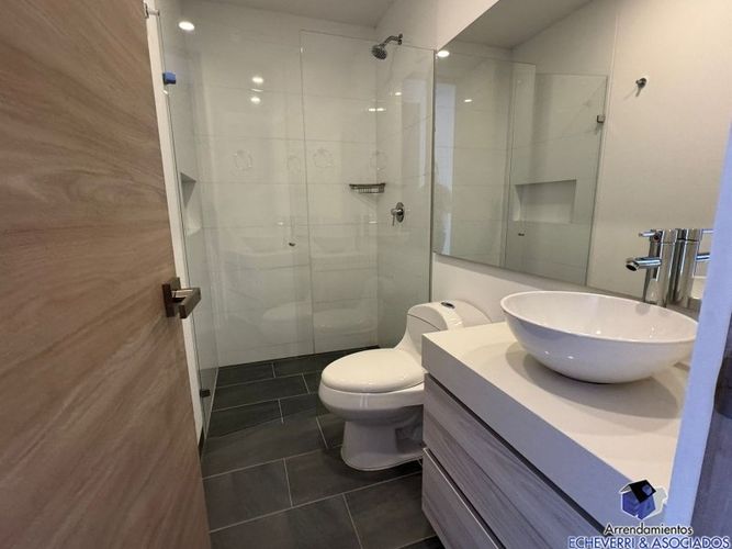 Apartamento en venta en Loma De Las Brujas, Envigado · foto 2 de 19