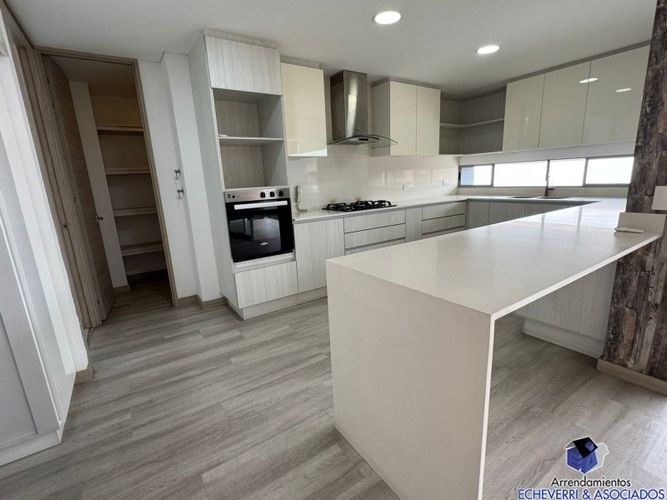 Apartamento en venta en Loma De Las Brujas, Envigado · foto 16 de 19
