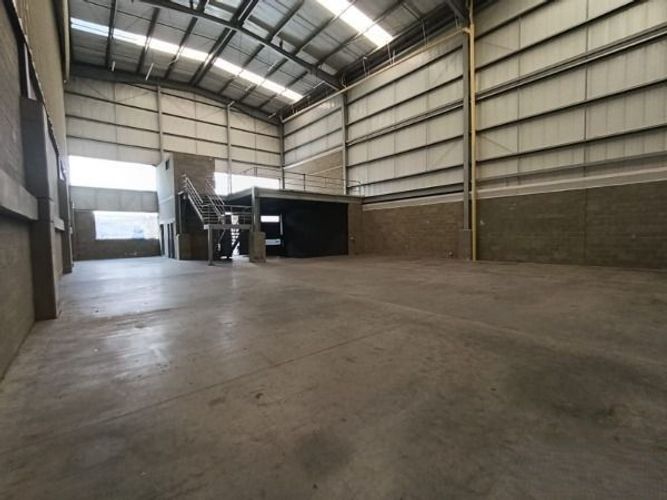Bodega en arriendo en Copacabana, 600 m² · foto 9 de 18