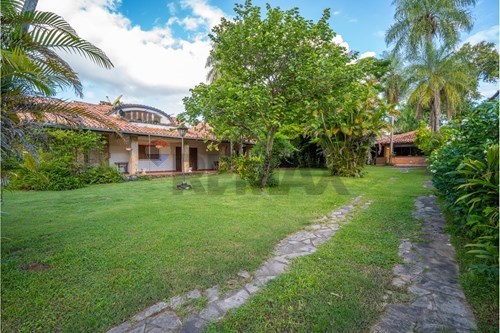 En Venta amplia propiedad en San Bernardino. Dos casas en un mismo predio — foto 2