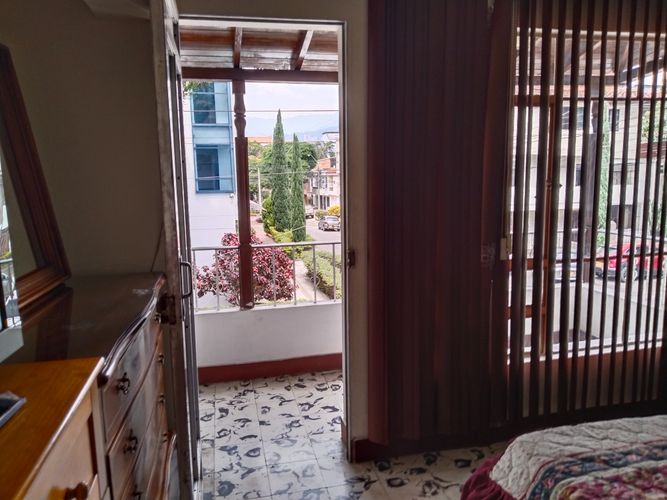 Casa de 6 alcobas en venta en Belén Rosales, Medellín, 310 m² · foto 13 de 24