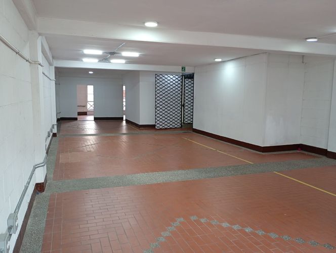 Bodega en arriendo en Cristo Rey, Medellín, 160 m² · foto 2 de 8