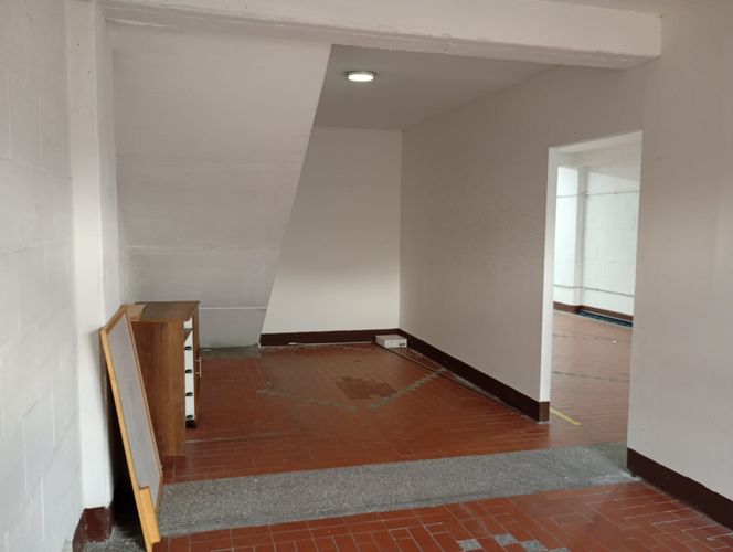 Bodega en arriendo en Cristo Rey, Medellín, 160 m² · foto 6 de 8