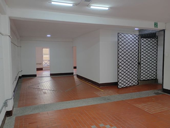 Bodega en arriendo en Cristo Rey, Medellín, 160 m² · foto 3 de 8