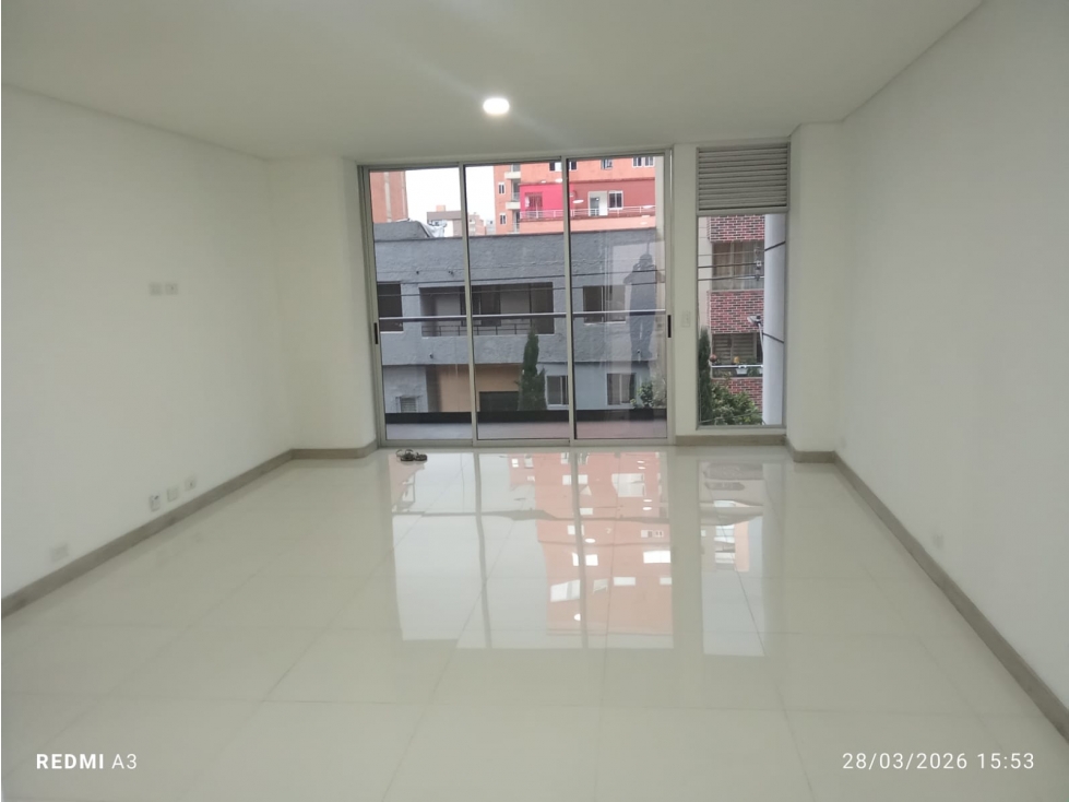Apartamento en arriendo en Laureles, Medellín · foto 2 de 15