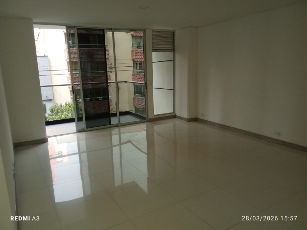 Apartamento en arriendo en Laureles, Medellín · foto 3 de 15