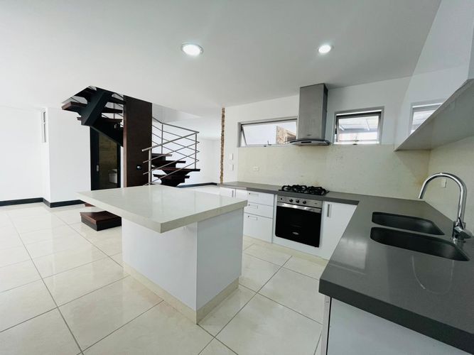 Casa de 3 alcobas en venta en Zona Deportiva Villa Olimpica, Pereira, 180 m² · foto 3 de 24