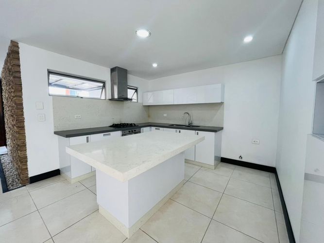 Casa de 3 alcobas en venta en Zona Deportiva Villa Olimpica, Pereira, 180 m² · foto 2 de 24