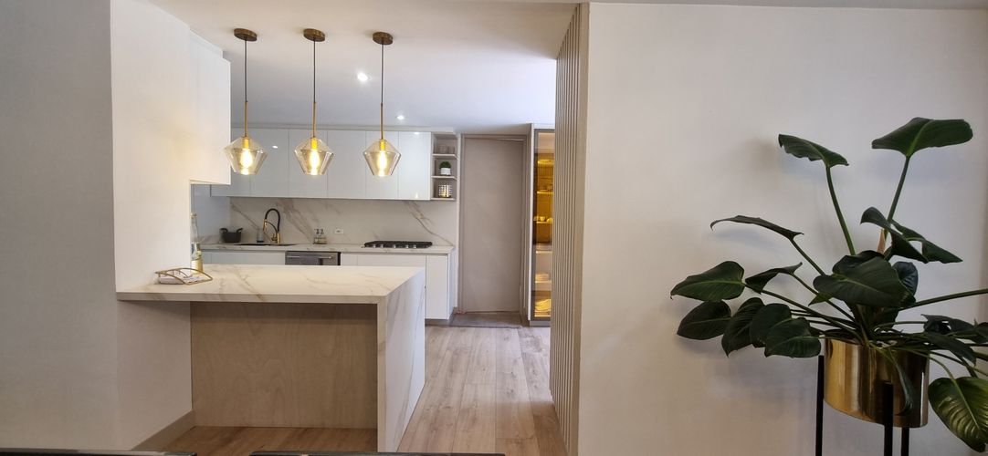 Apartamento de 3 alcobas en venta en Montearroyo, Bogotá, 250 m² · foto 2 de 21